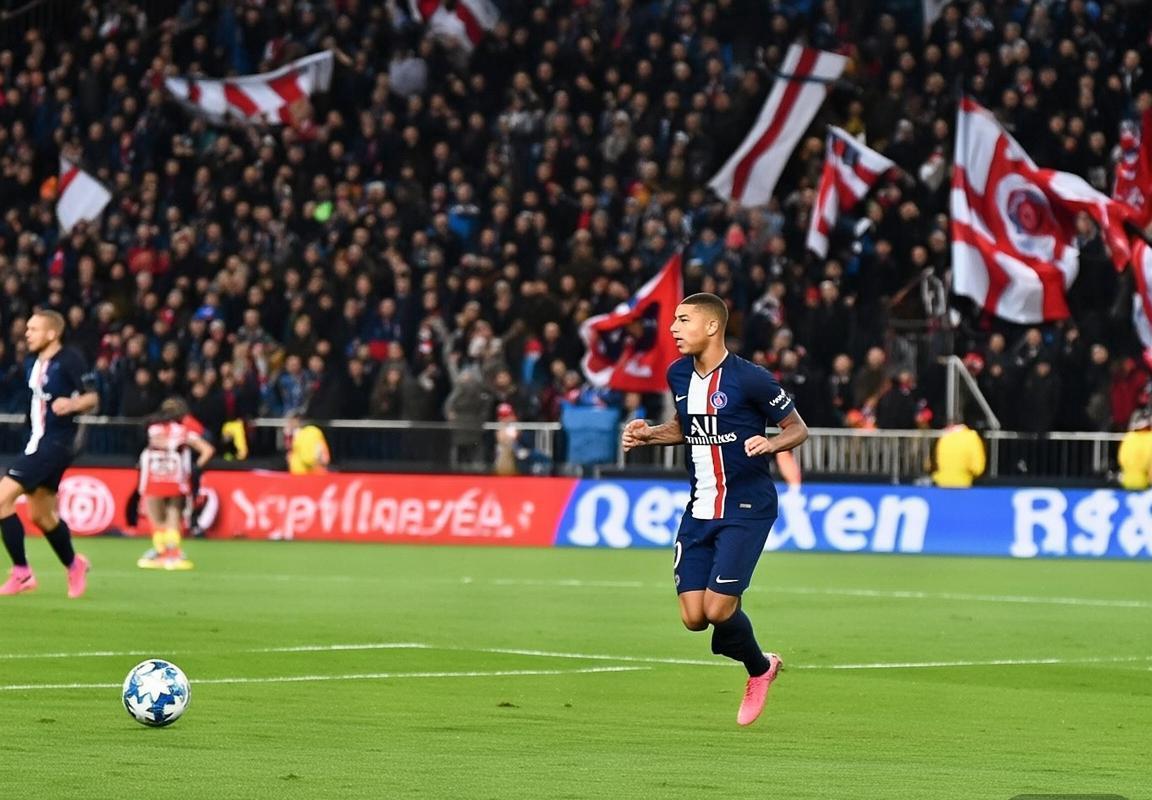 姆巴佩欧冠大四喜创进球纪录，巴黎王子公园球场沸腾